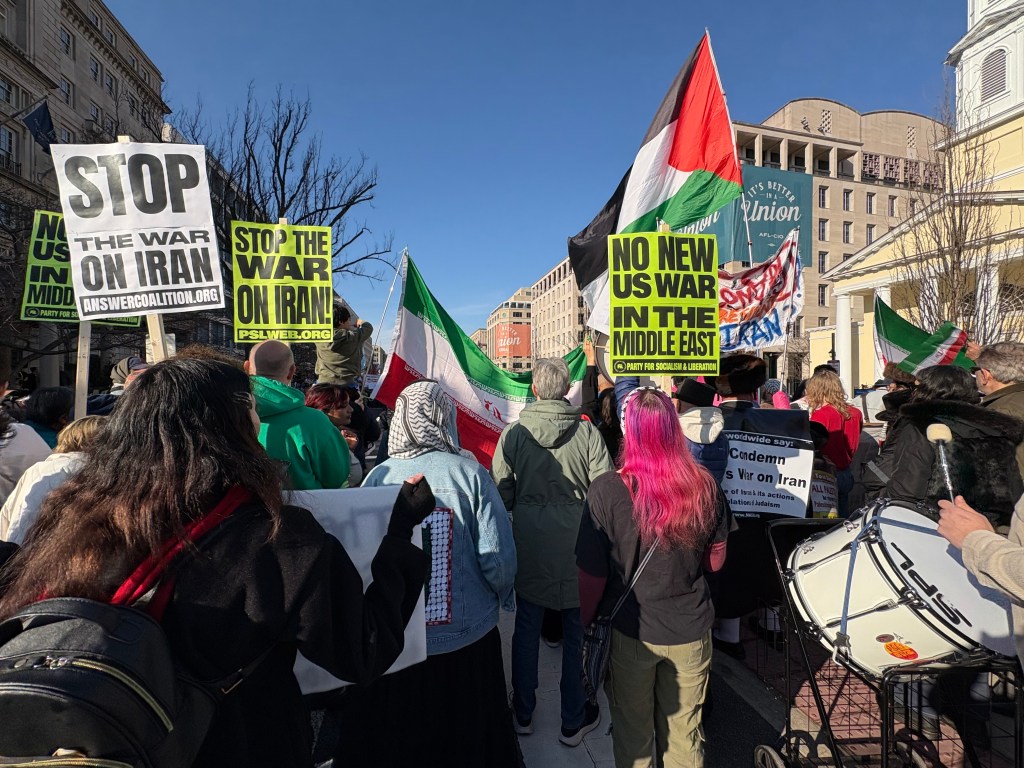 STOP THE WAR IN IRAN: CITIZENS PROTEST IN FRONT OF THE WHITE HOUSE, MARCH 7th 2026